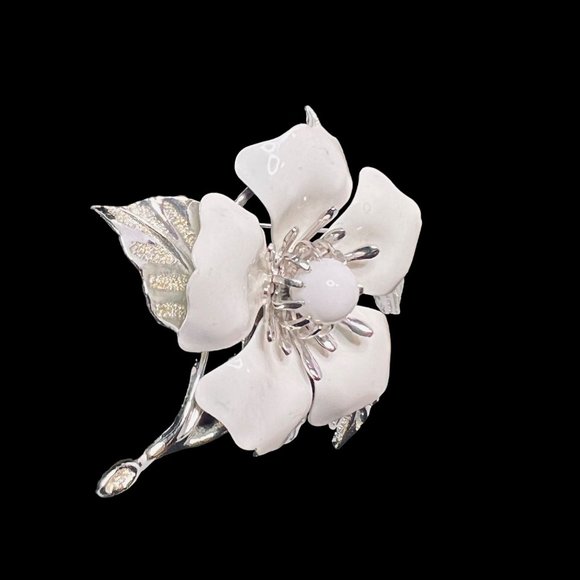 Sarah Coventry Silver Tone And White Enamel Flower Brooch (4610) - Picture 4 of 6